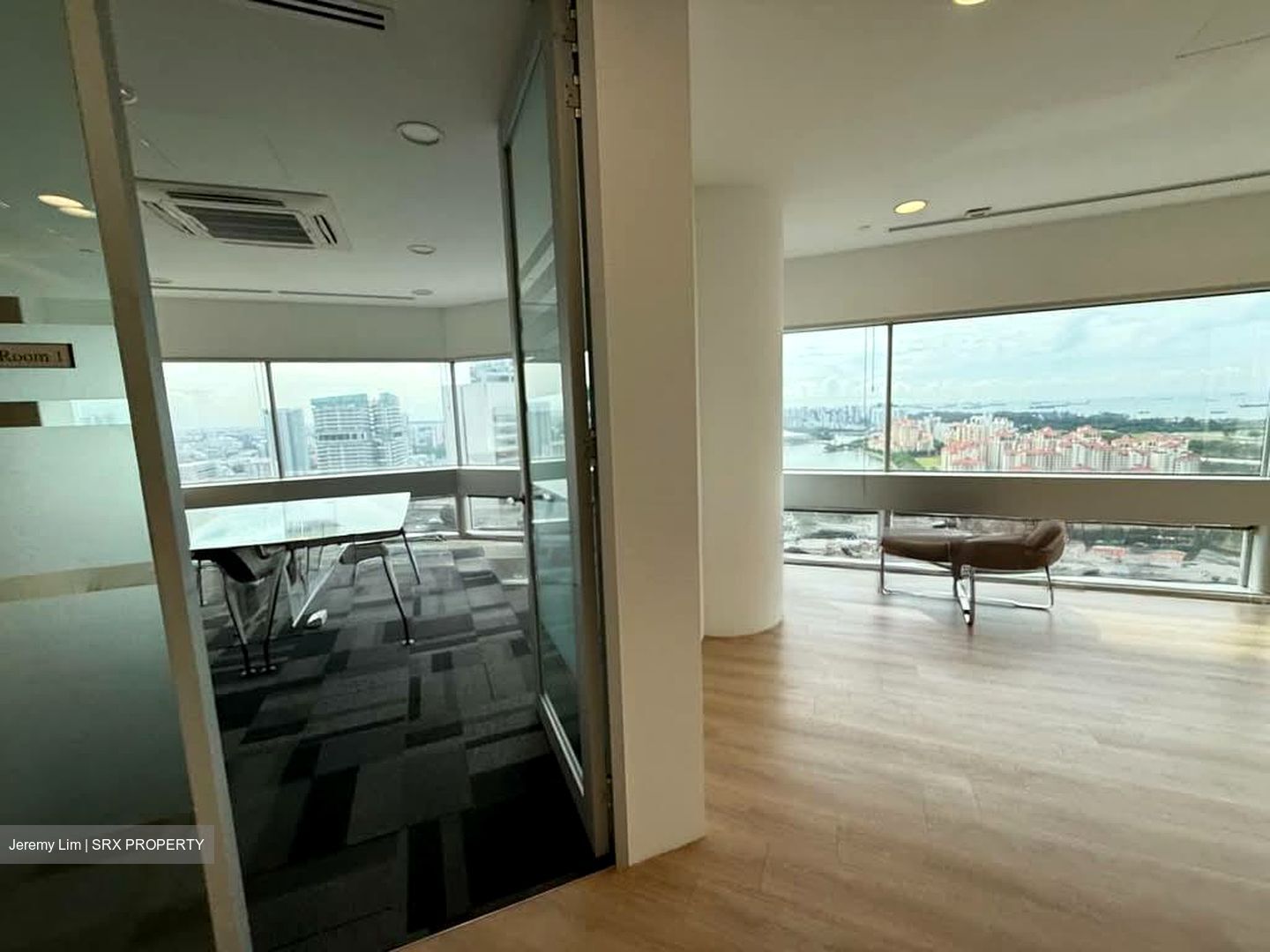 Gateway East (D7), Office #565782851